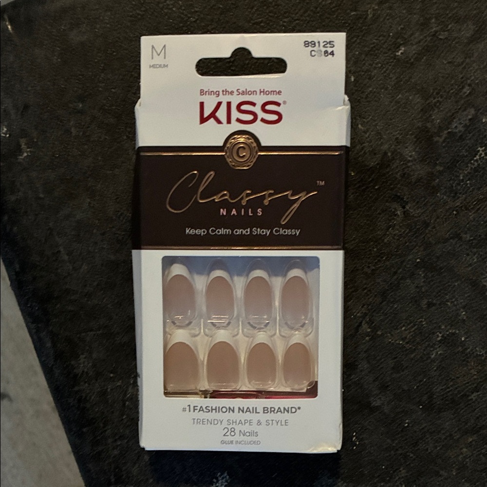 KISS Classy Nails - Elegant Beige